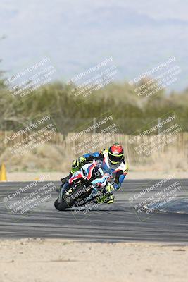 media/Jan-15-2026-Racers Edge (Thu) [[dfebeb70ab]]/2-A Group/Session 5 Turn 2/